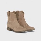 Nídia - Vintage Cowboy Boots